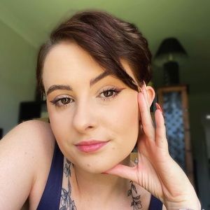 Meet your Posher, Alisha